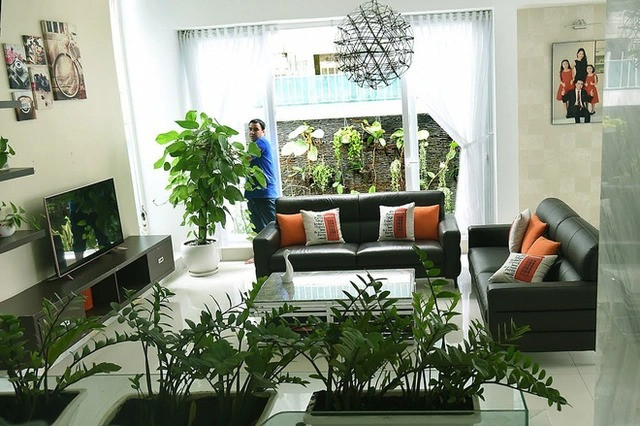 Phòng khách giản dị, thoáng mát.