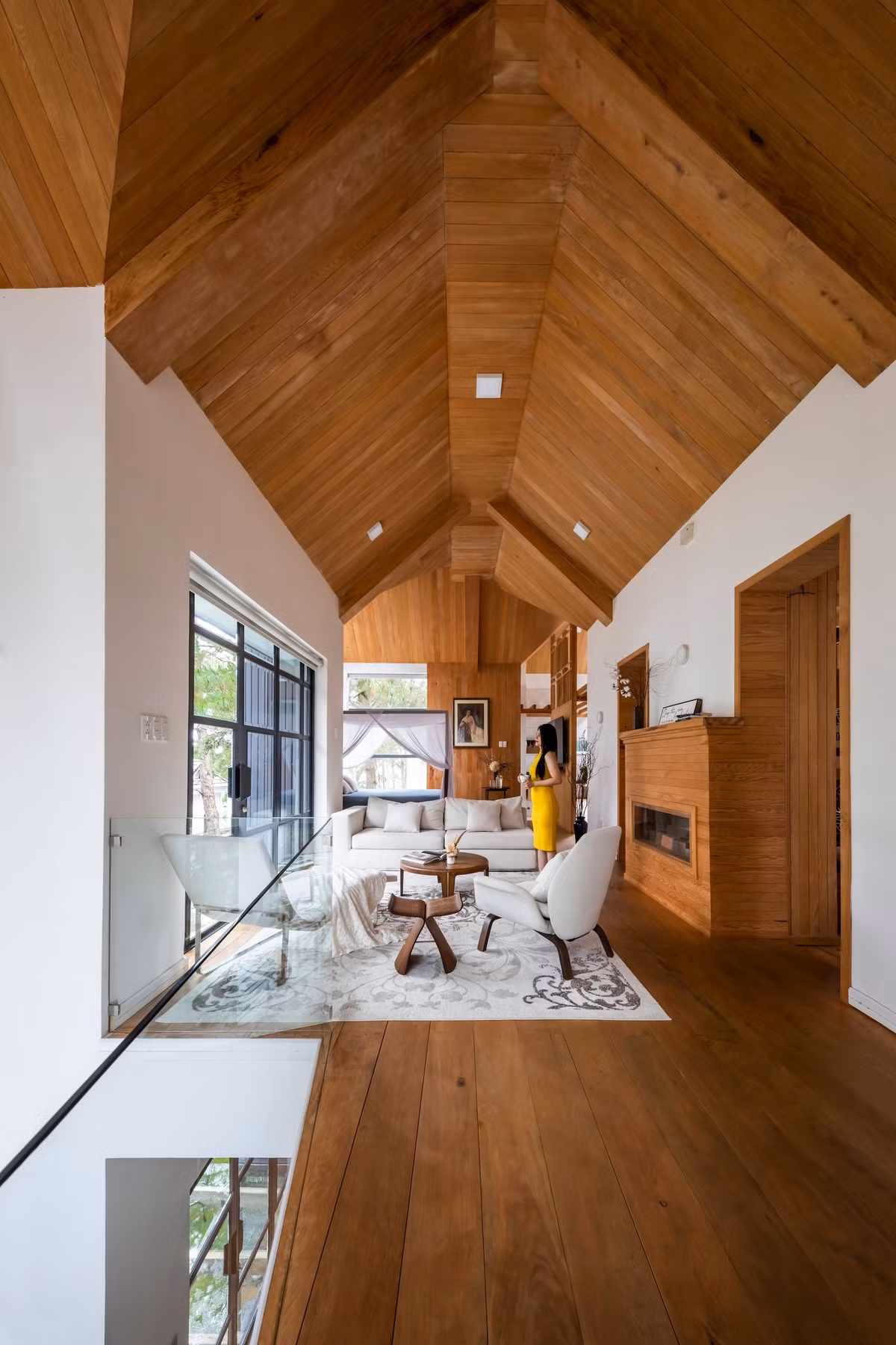 Phan Nhu Thảo từng hé lộ căn biệt thự trị giá lên đến 25 tỷ đồng do được làm hoàn toàn bằng gỗ.