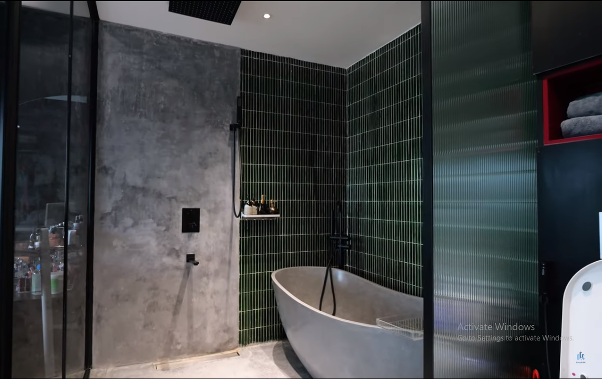 Phòng tắm được trang bị nội thất hiện đại. Nguồn ảnh: chụp màn hình NhaF