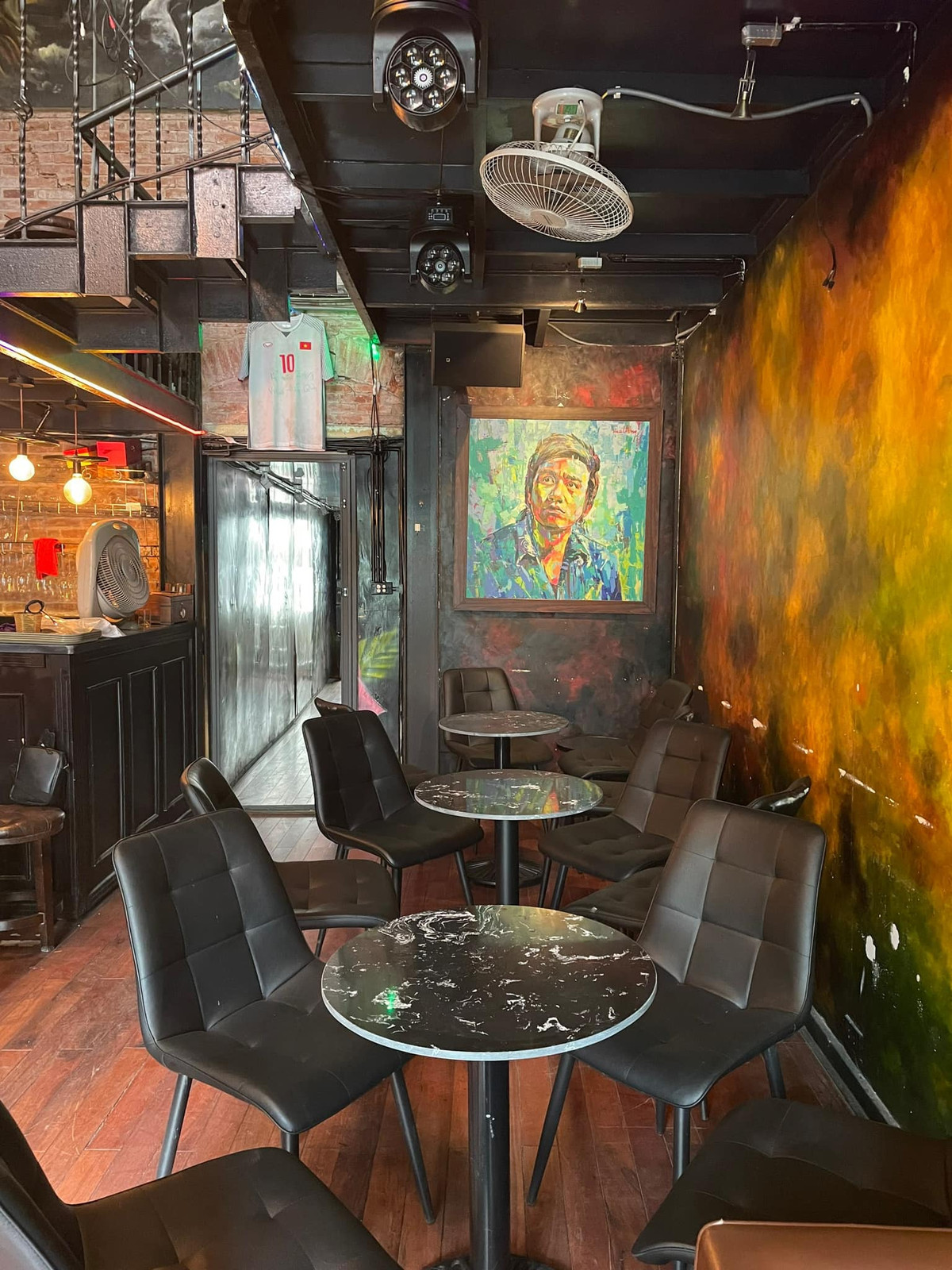 Giống như nhiều nhà phố cổ khác, căn nhà của Tuấn Hưng cũng có diện tích khá khiêm tốn.