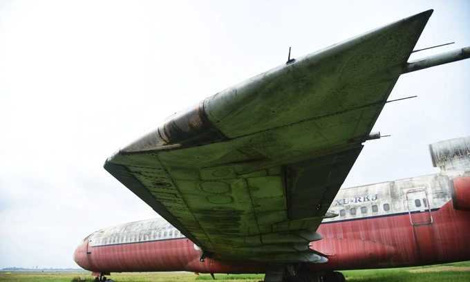 Ngoài hư hại về màu sơn, kết cấu khung và các bộ phận của máy bay vẫn còn nguyên vẹn. Ảnh: Dân trí