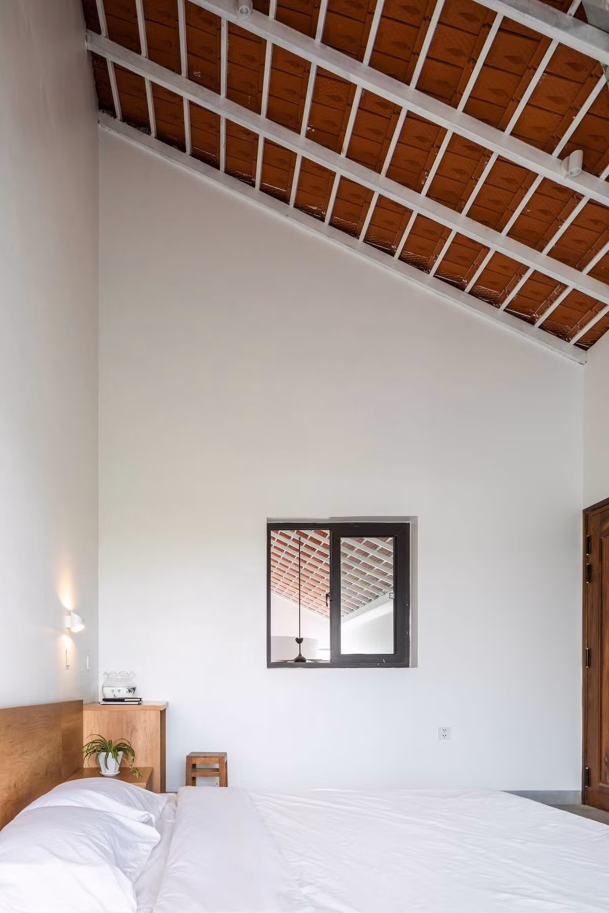 Phòng ngủ tối giản. Nguồn ảnh: Hiroyuki Oki