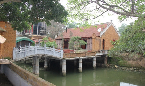 Cảnh thuỷ mặc thơ mộng của ngôi nhà gỗ mít. Ảnh: Vietnamnet