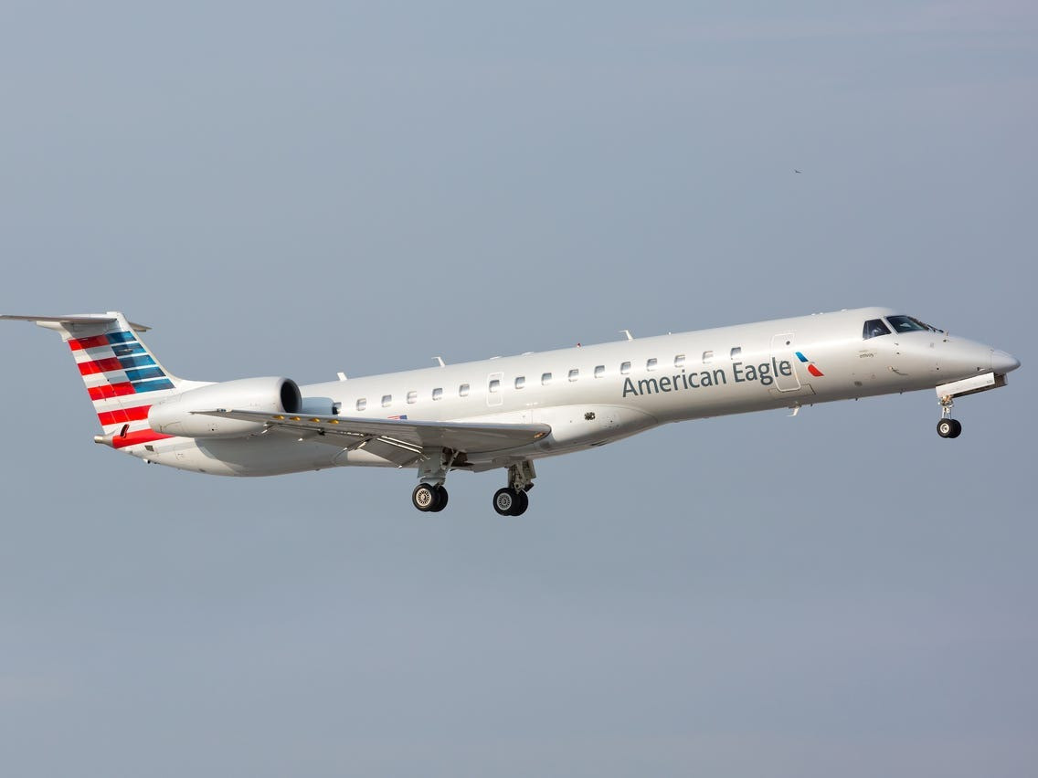 Chuyến bay của hãng hàng không American Eagle rời sân bay Kennedy, Mỹ đã phải quay trở lại nơi xuất phát vì 2 tiếp viên trong phi hành đoàn cãi vã và nói rằng không thể làm việc cùng nhau. Ảnh: BI