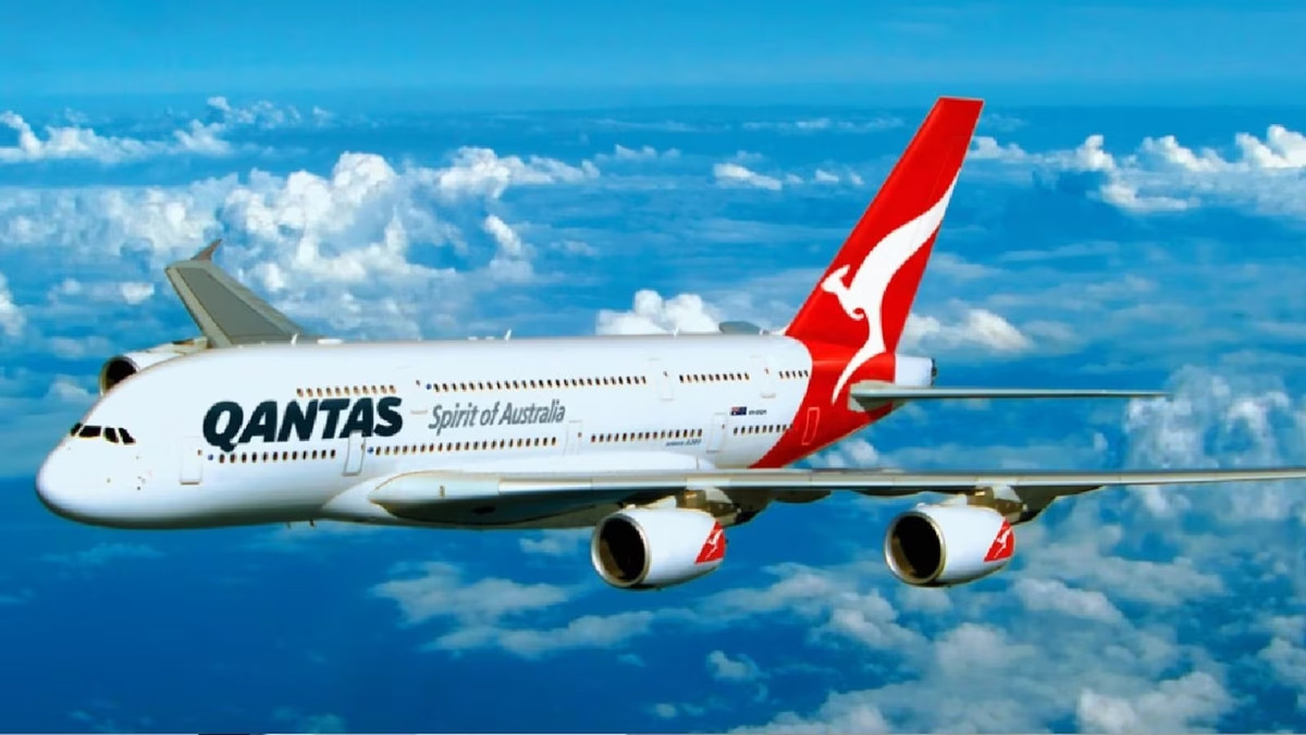 Trong khoang hạng nhất của hãng hàng không Qantas từ Los Angeles đến Úc, một hành khách yêu cầu bộ đồ ngủ cỡ lớn và nói rằng sẽ xuống máy bay nếu yêu cầu của mình không được đáp ứng. Cuối cùng, phi hành đoàn buộc phải cho hành khách xuống. Vì sự việc này chuyến bay bị chậm 30 phút. Ảnh: Moneycontrol