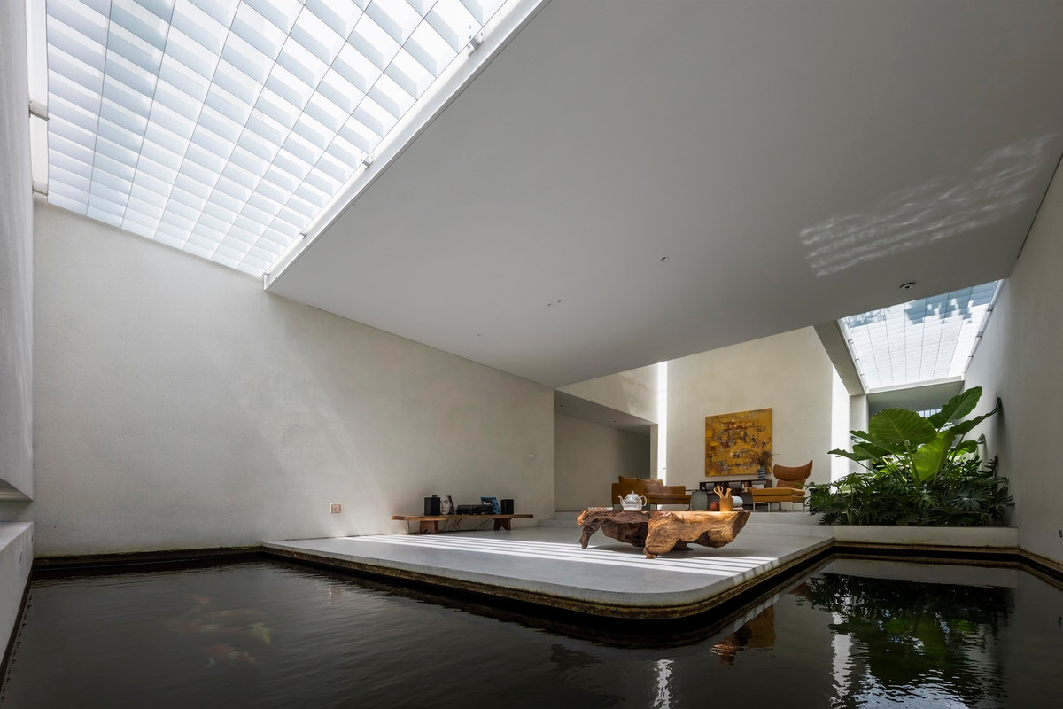 Được xây dựng trên khu đất có diện tích 10 x 50m tại Củ Chi (TP HCM), ngôi nhà mang tên “The Long Cave” lấy cảm hứng từ hang Sơn Đoòng (Quảng Bình).