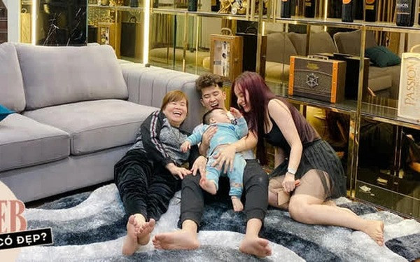 Ngôi nhà gồm 4 tầng, có tổng diện tích sử dụng khoảng hơn 500m2. Ảnh: FBNV