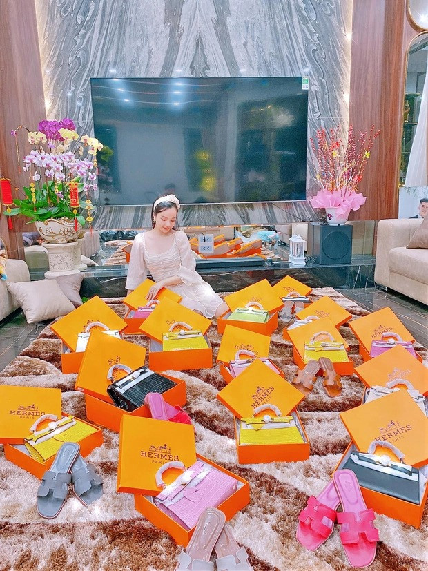 Vách tường bằng đá tự nhiên. Ảnh: FBNV