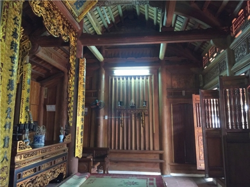 Ngôi nhà xây theo lối kiến trúc cổ, hoa văn chạm khắc cầu kỳ, tinh xảo. Ảnh: Giadinhxahoi