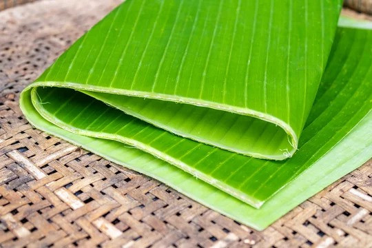 Lá chuối xuất khẩu phải là lá to, đẹp, không bị rách. Sau đó, lá chuối trả qua nhiều công đoạn sơ chế và đóng gói. Ảnh: eBay