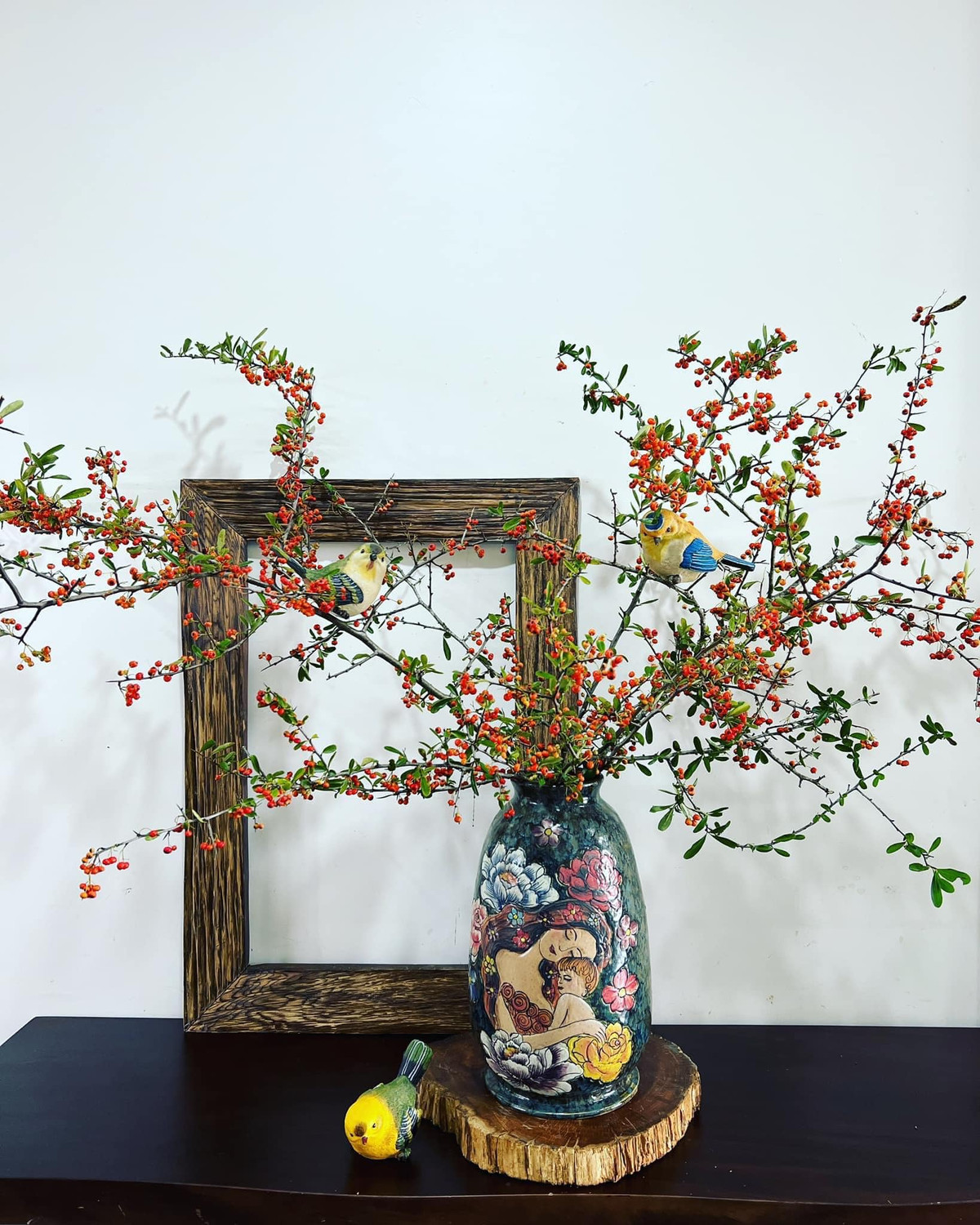 Cành táo gai có giá 90.000 đồng/bó cũng được chị em mê hoa ưa chuộng. Ảnh: FB Nguyễn Bích Thảo