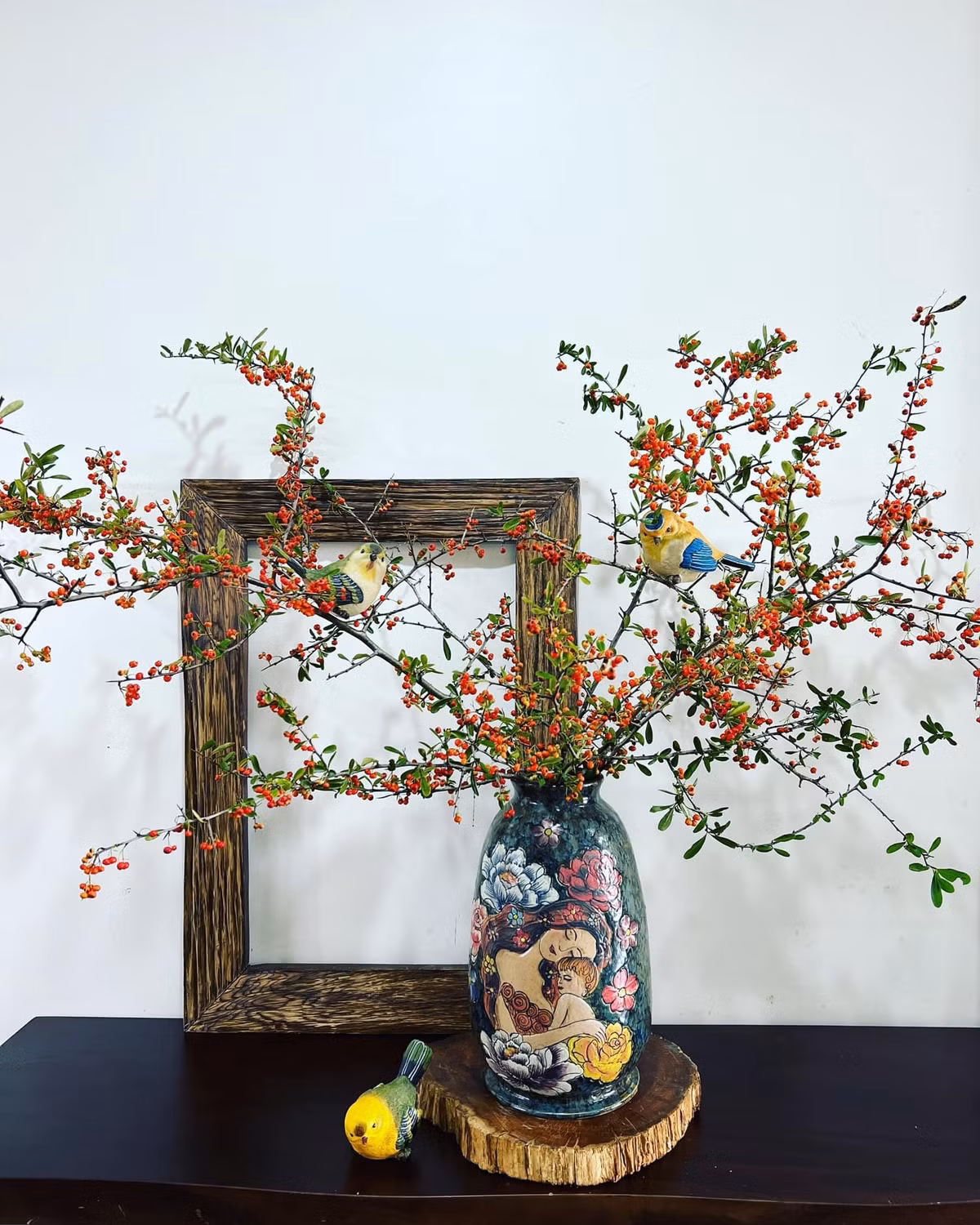 Cành táo gai có giá 90.000 đồng/bó cũng được chị em mê hoa ưa chuộng. Ảnh: FB Nguyễn Bích Thảo