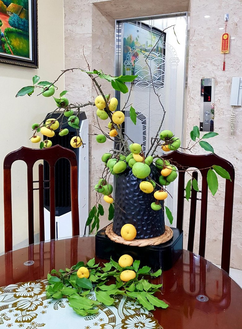 Giá một cành thị dao động từ 100.000 - 400.000 đồng, tuỳ kích thước và kiểu dáng. Ảnh: Facebook