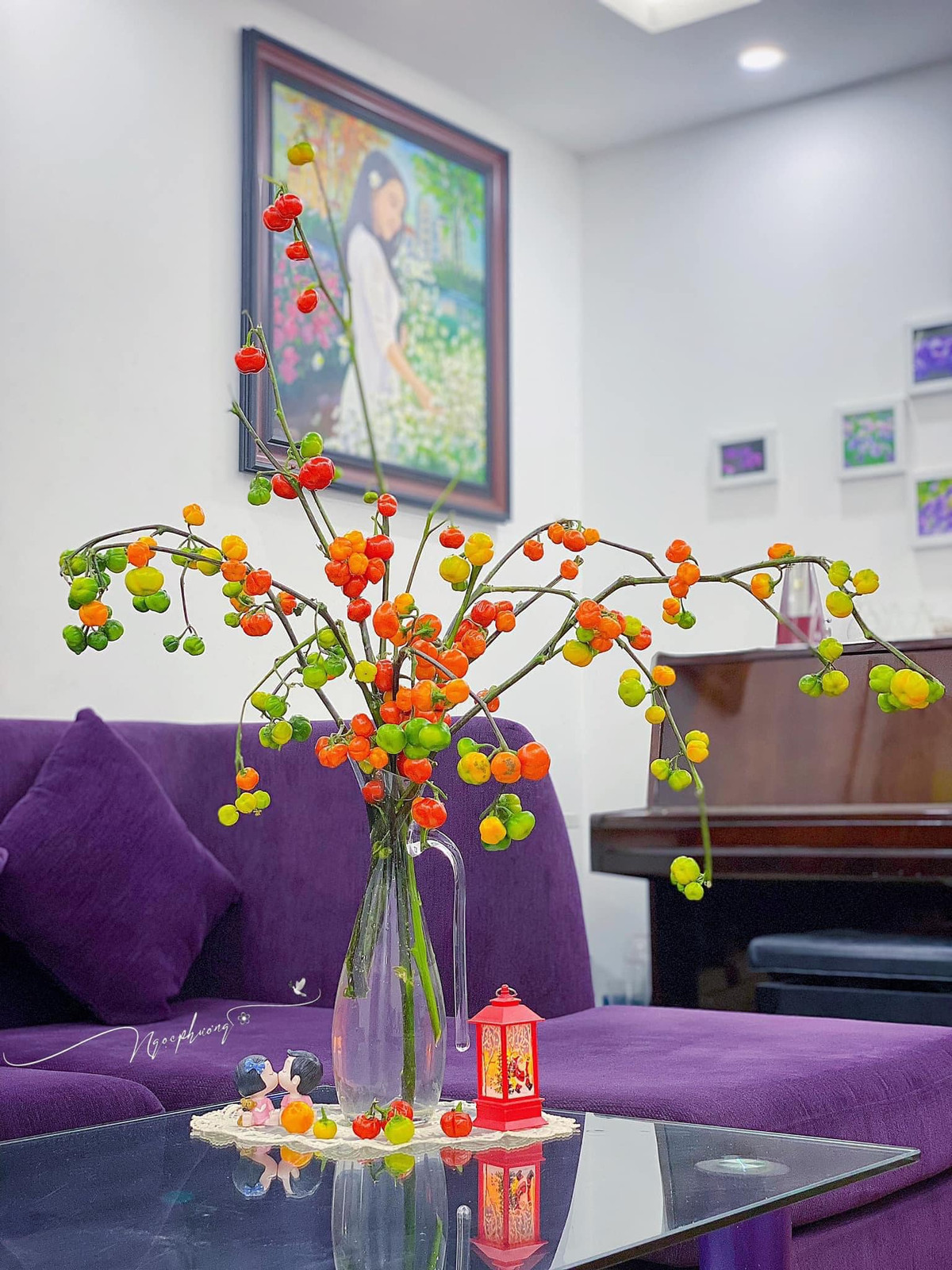 Cành cà chua thường cắm bình thấp, giá khoảng 70.000 - 80.000 đồng/bó. Ảnh: FB Nguyễn Bích Thảo