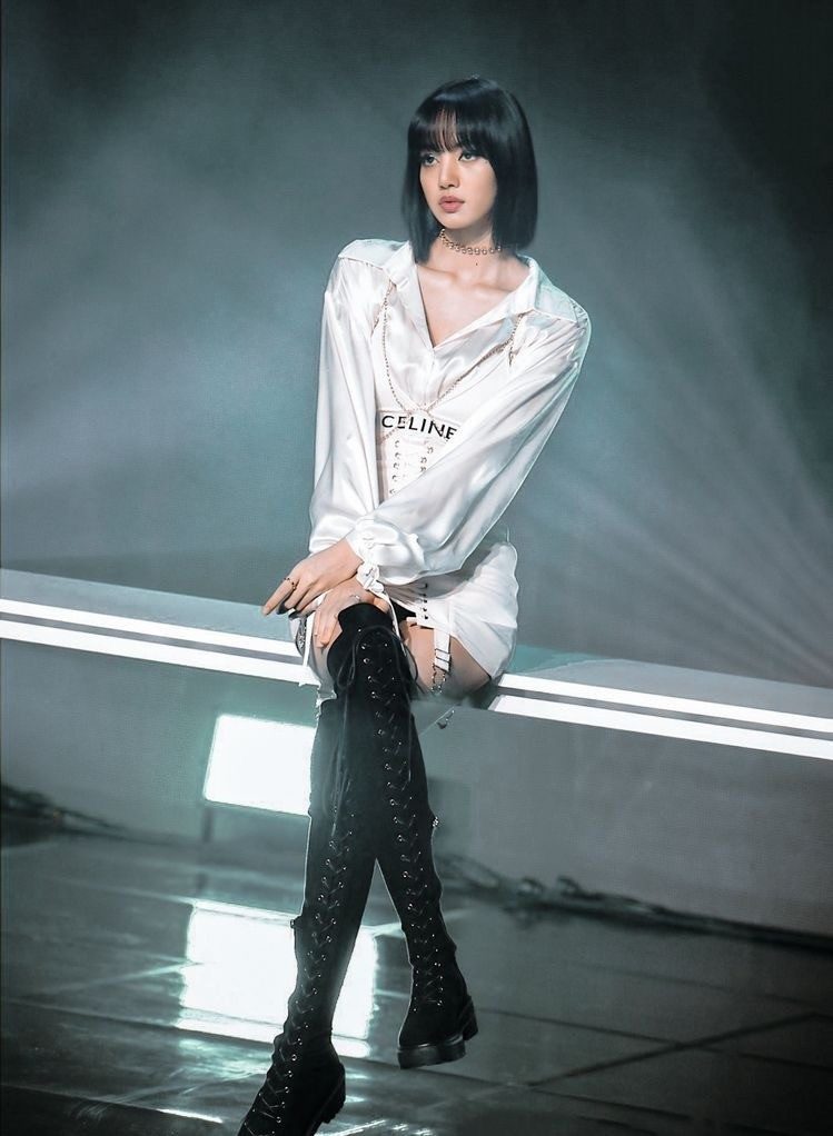 Theo truyền thông Hàn Quốc, Lisa có mức cát -xê khổng lồ lên đến 600.000 USD (hơn 14 tỷ đồng) cho mỗi lần hợp tác và 300.000 USD (hơn 7 tỷ đồng) cho mỗi buổi biểu diễn. Ảnh: Allkpop