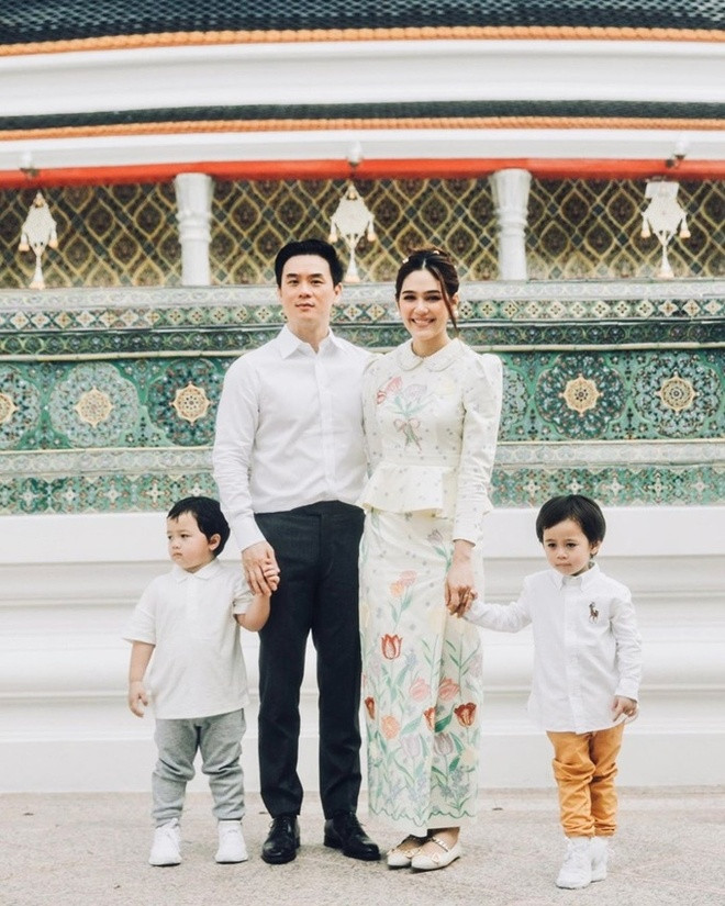 Theo Sanook, nam doanh nhân hiện nắm giữ cổ phần của hàng chục công ty lớn nhỏ. Trong đó có công ty chuyên sản xuất dây điện và các loại cáp khác có mức vốn đăng ký là 300 triệu baht. Ảnh: Instagram