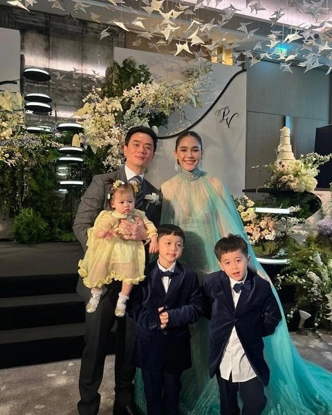 Ước tính tổng tài sản của vị đại gia này lên đến 10 tỷ baht (khoảng 7.000 tỷ đồng). Ảnh: Instagram