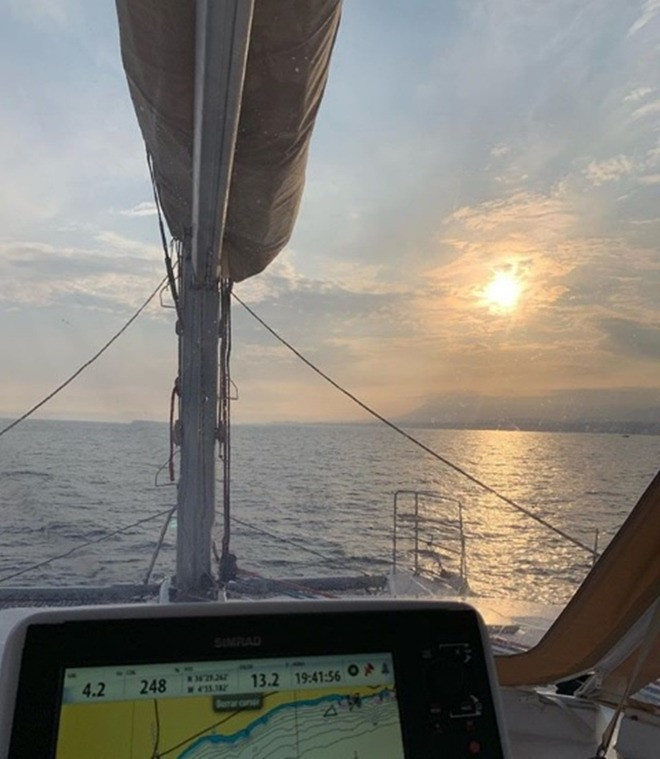 Nott Visrit cũng thường xuyên đi chơi bằng du thuyền. Ảnh: Instagram