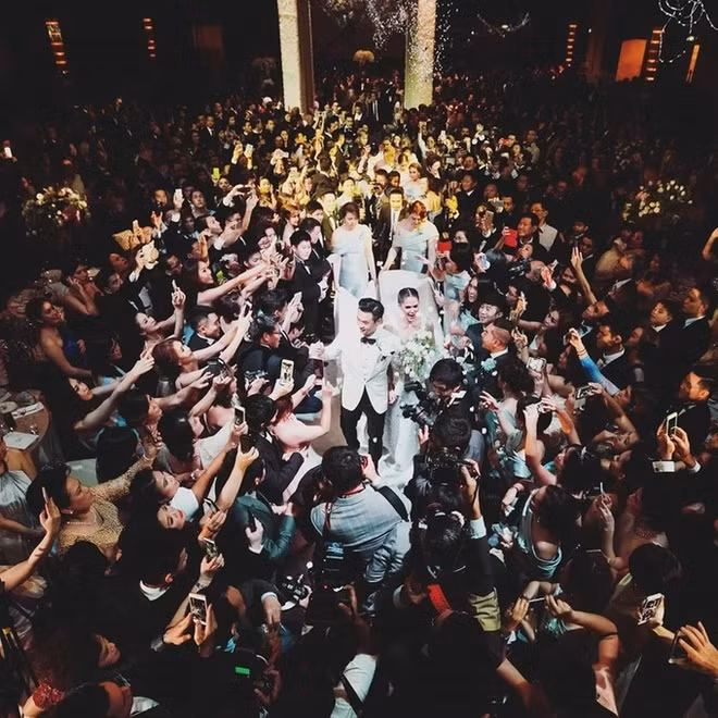 Hôn lễ hoành tráng của cặp đôi thu hút toàn bộ giới truyền thông Thái. Ảnh: News