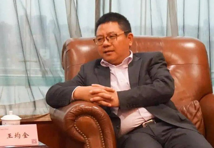 Hiện nay, người anh trai cả đã qua đời. Wang Junjin vẫn vững vàng chèo lái đưa doanh nghiệp phát triển. Ảnh: FlightGlobal