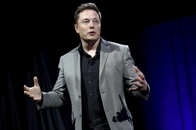CEO Tesla Elon Musk năm nay tụt xuống thứ hai trong danh sách với 192,8 tỷ USD. Nguyên nhân là cổ phiếu hãng xe điện đã giảm 50% kể từ tháng 4/2022, sau khi Elon Musk thông báo muốn mua Twitter. Ảnh: CNBC