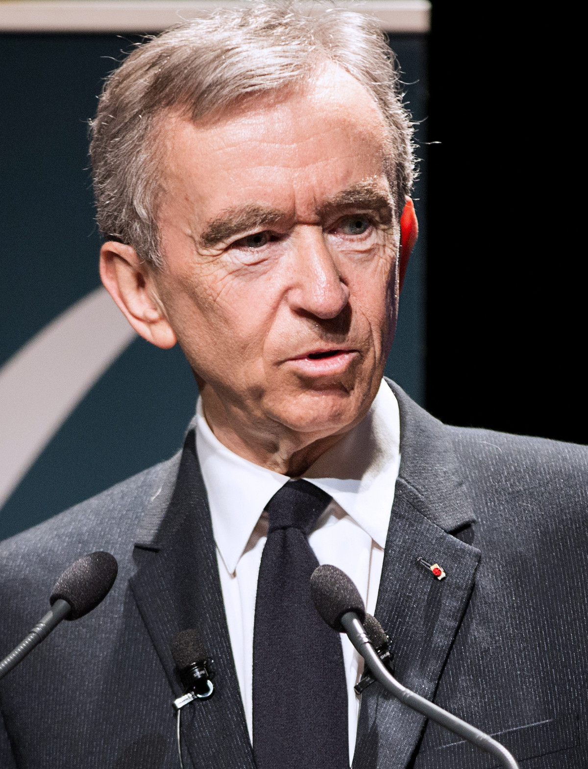 Bernard Arnault cũng là người không mang quốc tịch Mỹ đầu tiên đạt được thành tích này. Ảnh: Wiki