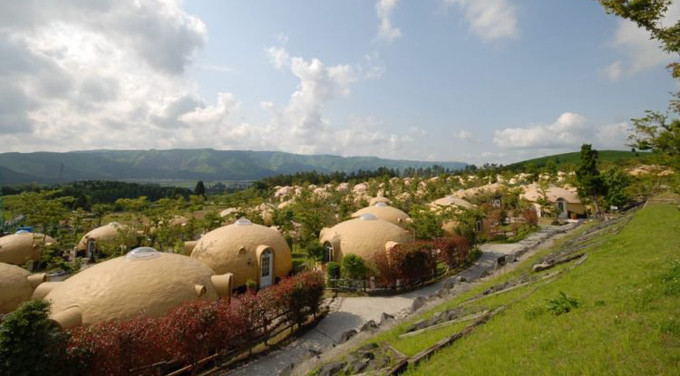 Ngoài ra, tại Nhật Bản còn có mẫu nhà mái vòm được làm từ xốp với khả năng chịu động đất cao, xây nhanh và cách nhiệt tốt. Ảnh: Odditycentral