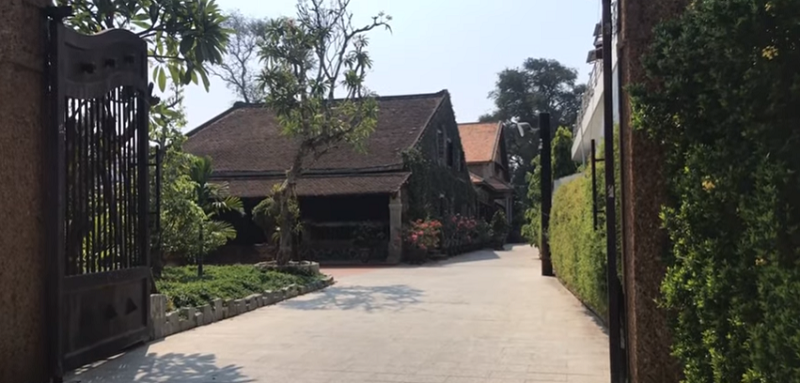 Mái nhà lợp ngói âm dương điển hình của kiến trúc thời xưa. Ảnh: Tayninhtoday