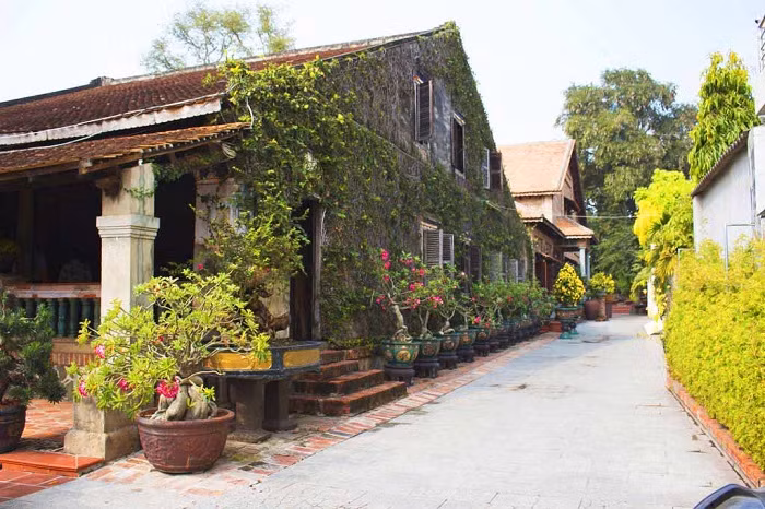 Tường nhà được xây bằng loại gạch nung vẫn còn nguyên bản. Ảnh: Luhanhvietnam