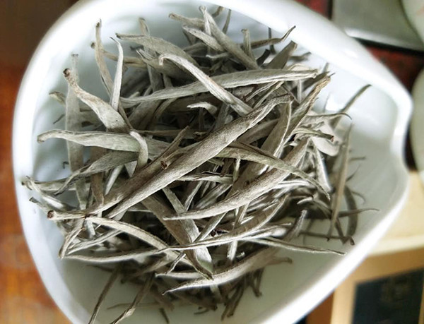 Cùng với thực phẩm, nhà giàu Việt còn sẵn sàng chi ra 100-200 triệu đồng để mua bạch trà 500 năm tuổi dịp Tết. Ảnh: Vietnamnet