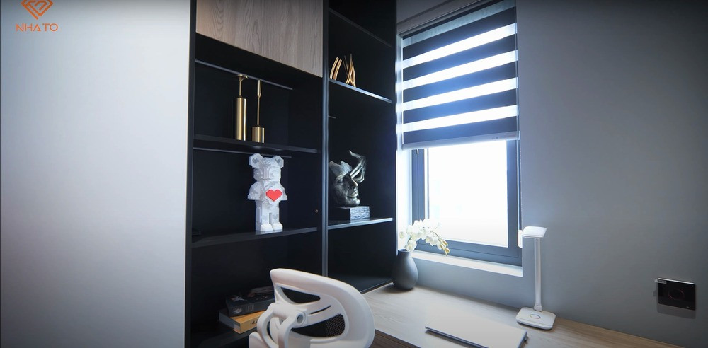 Bên trong còn được bố trí các bức tượng theo thiên hướng nghệ thuật.