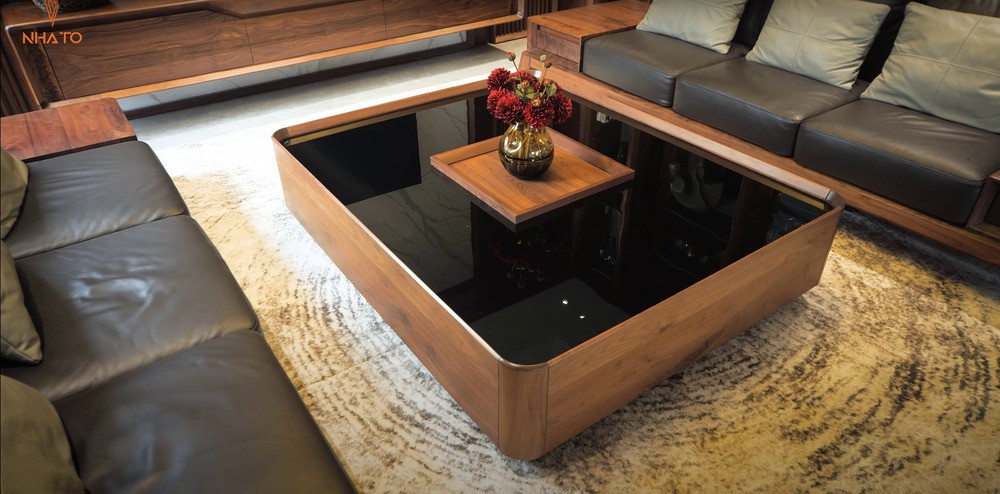 Toàn bộ nội thất đều sử dụng gỗ óc chó được mệnh danh là "vua của các dòng gỗ tự nhiên đẳng cấp".