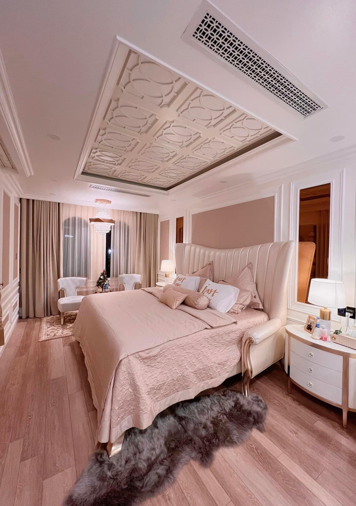 Không gian phòng ngủ bài trí trang nhã.