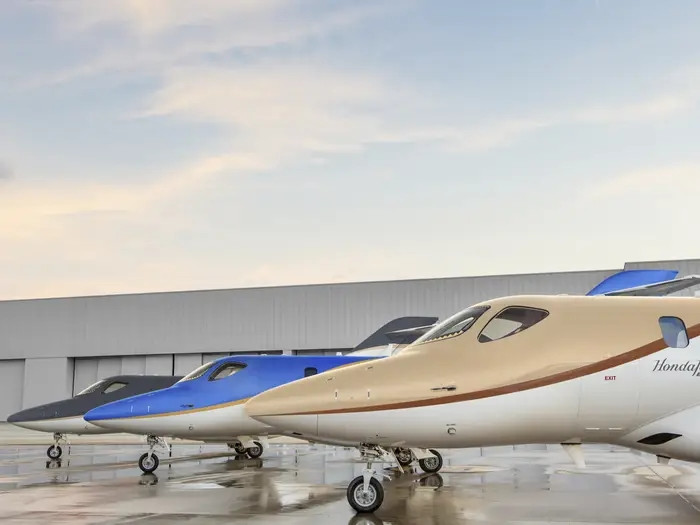 Hệ thống máy tính bên trong máy bay có thể điều chỉnh cài đặt mức năng lượng phù hợp với cấu hình chuyến bay mong muốn, giảm khối lượng nhiệm vụ đặt lên vai phi công.