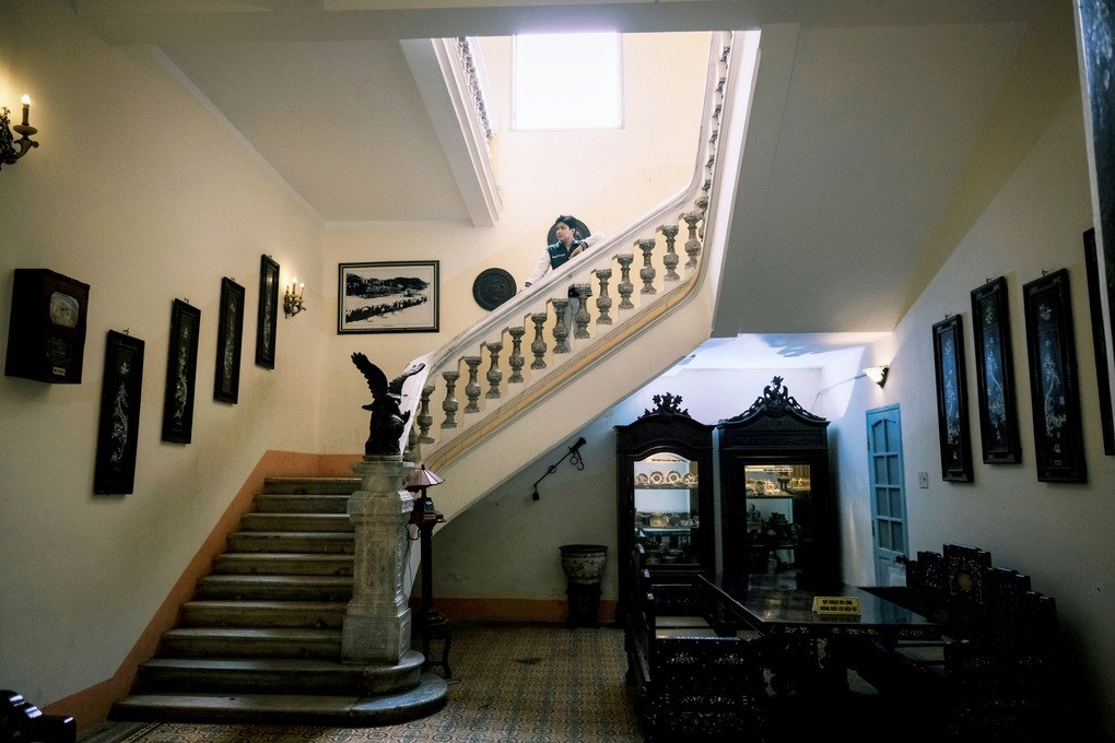 Dinh thự do kỹ sư người Pháp thiết kế. Hầu hết vật liệu xây dựng đều được mang từ Paris về. Ảnh: Dân trí