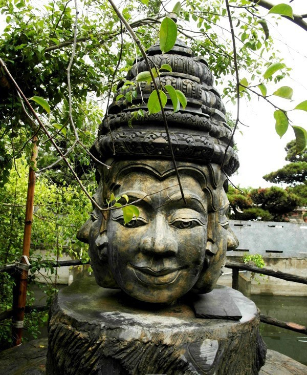 Tượng nữ thần 4 mặt. Ảnh; ĐSPL