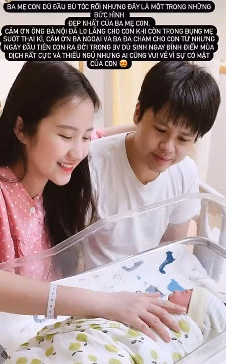 Phan Thành bên vợ và quý tử. Ảnh: FBNV