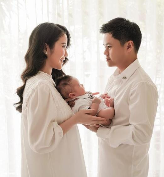 Hiện tại, Phan Thành đang có tổ ấm trọn vẹn bên người vợ hot girl Primmy Trương và con trai bé nhỏ. Ảnh: FBNV