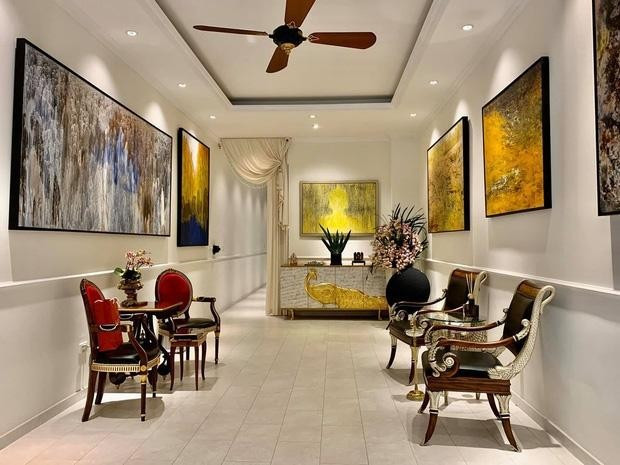 Một vài bức ảnh cũng đủ thấy độ xa hoa nơi MC Ngọc Trinh đang sống.