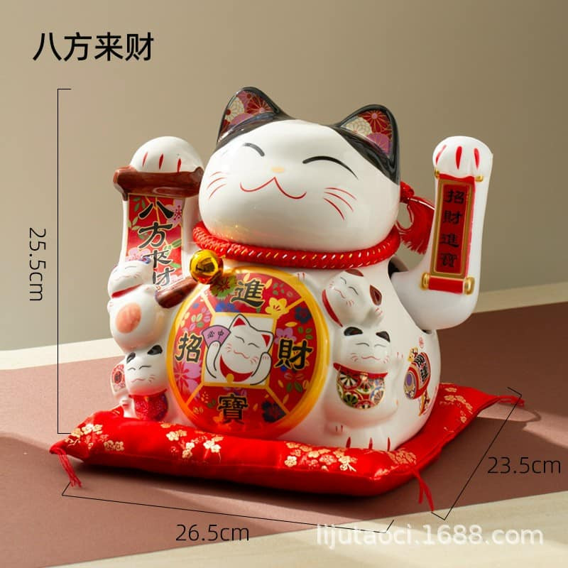 Trên thị trường, người tiêu dùng cũng dễ dàng bắt gặp những chú mèo chiêu tài đủ mọi kích thước, bày bán khắp các cửa hàng lưu niệm, chợ đêm hoặc ngay trên hè phố. Ảnh: Facebook