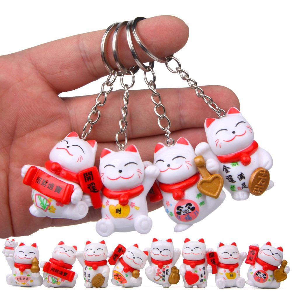 Bên cạnh đó, đồ trang trí, quà tặng hay đồ lưu niệm, móc chìa khoá, găng tay...cũng ngập tràn hoạ tiết mèo. Ảnh: Shopeee