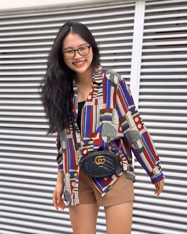 Với nguồn thu nhập lớn, ca sĩ Phương Mỹ Chi cũng mạnh tay chi tiền khủng để mua những món đồ hiệu đắt đỏ.