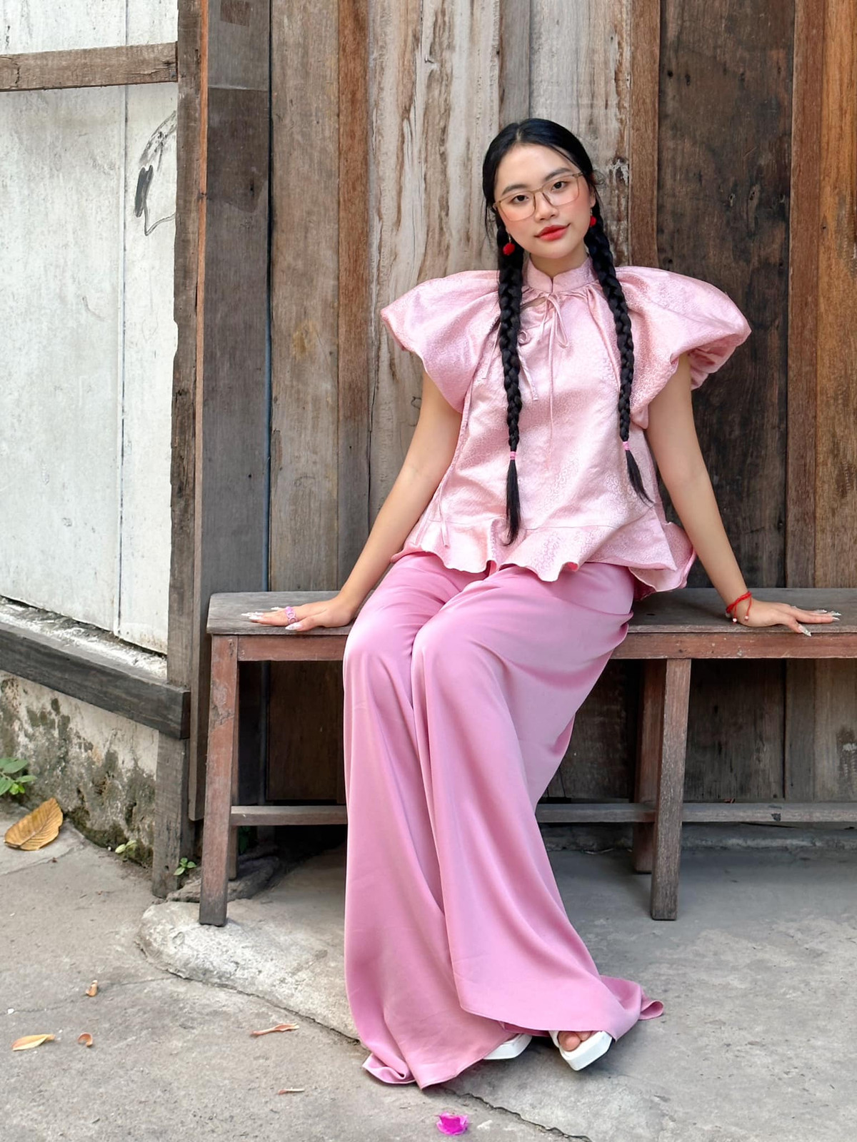 Năm 2018, Quang Lê tiết lộ mức cát-xê mà Phương Mỹ Chi nhận được tại Mỹ vào khoảng 6.000 USD (hơn 148 triệu đồng).