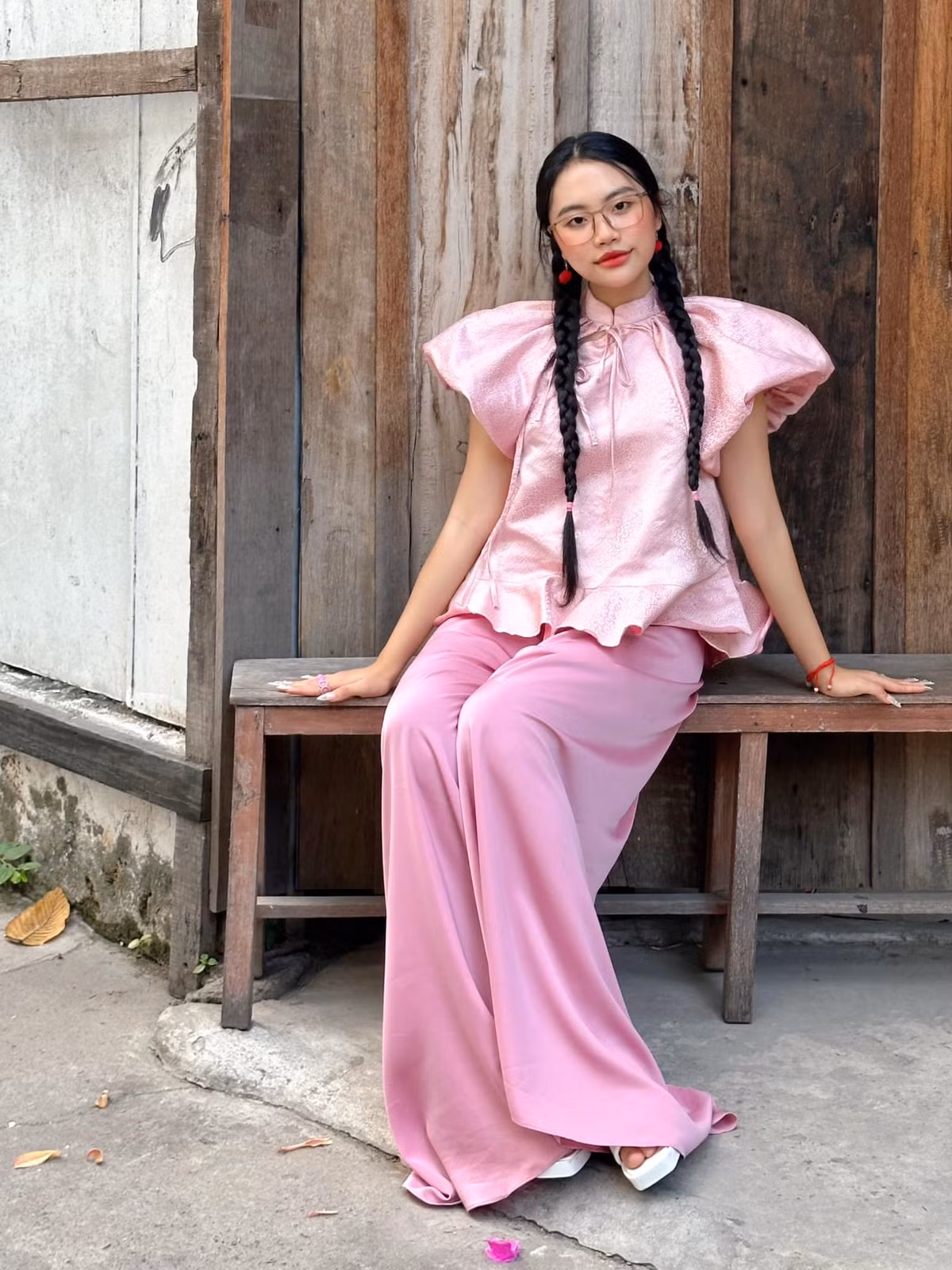 Năm 2018, Quang Lê tiết lộ mức cát-xê mà Phương Mỹ Chi nhận được tại Mỹ vào khoảng 6.000 USD (hơn 148 triệu đồng).