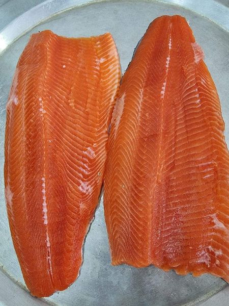 Chỉ nhìn bằng mắt thường, rất khó để phân biệt các loại cá hồi. Vì vậy, người tiêu dùng nên tìm địa chỉ uy tín để mua. Ảnh: Facebook