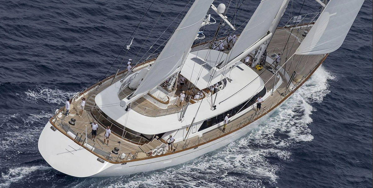 Đến 2016, ông trùm truyền thông tiếp tục “tậu” một chiếc du thuyền và đặt tên là Rosehearty. Ảnh: Agent4stars