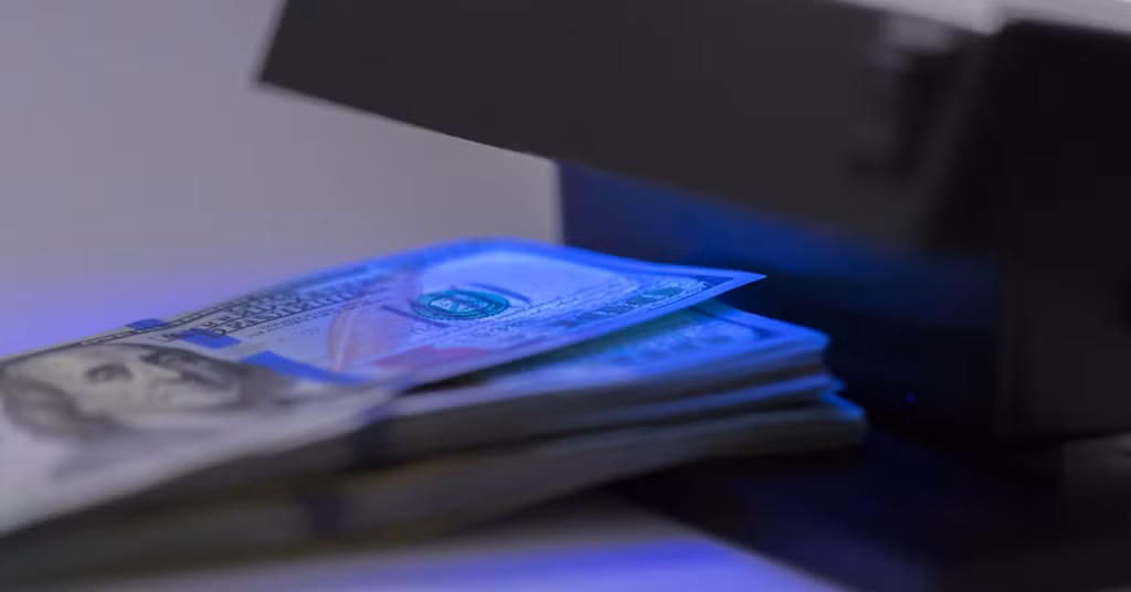 Mỹ in 37 triệu tờ tiền mỗi ngày và tương đương 696 triệu USD.