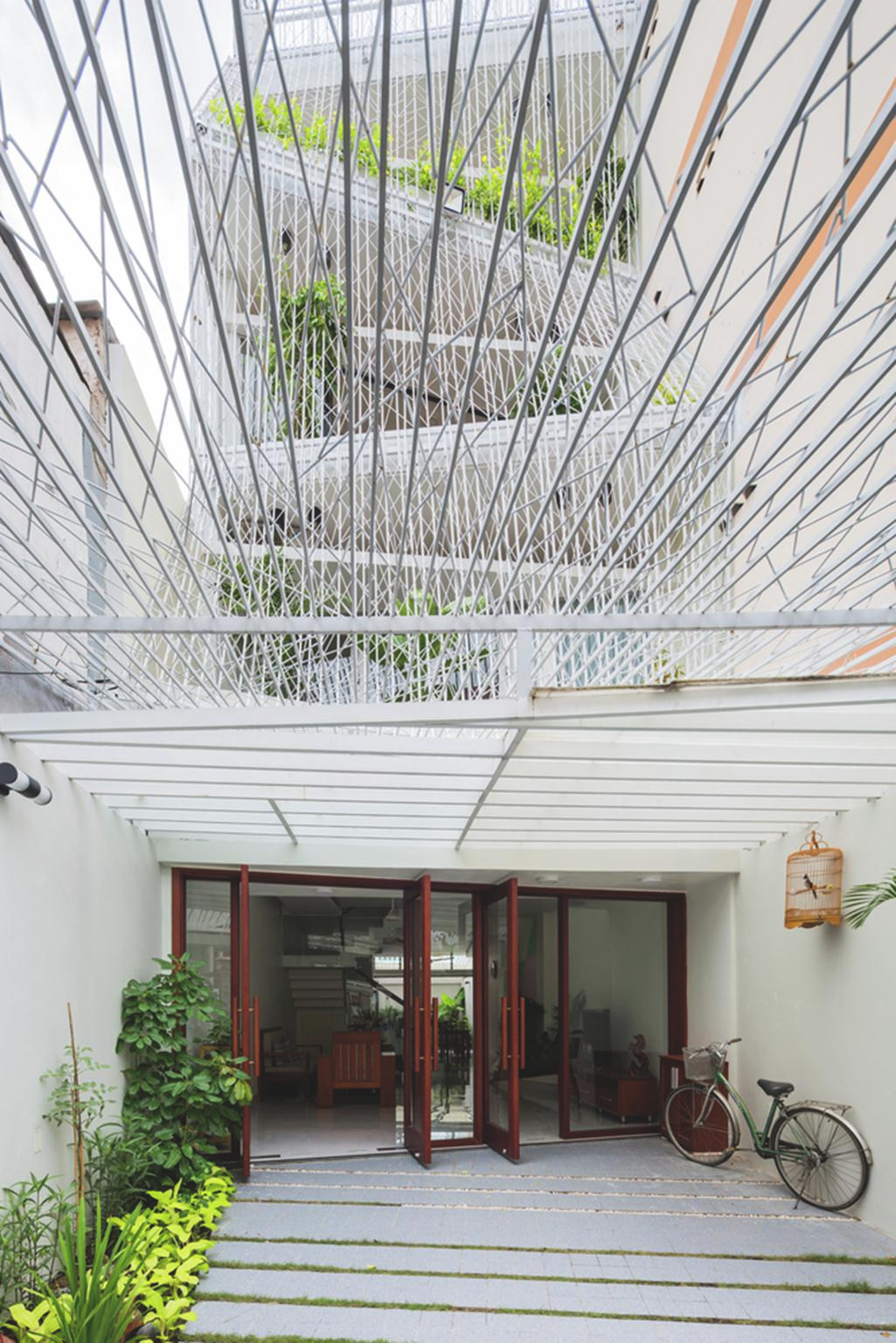 Mục tiêu chính của ngôi nhà phố là cung cấp không gian sống thoải mái cho kiến trúc sư và gia đình khi về hưu.