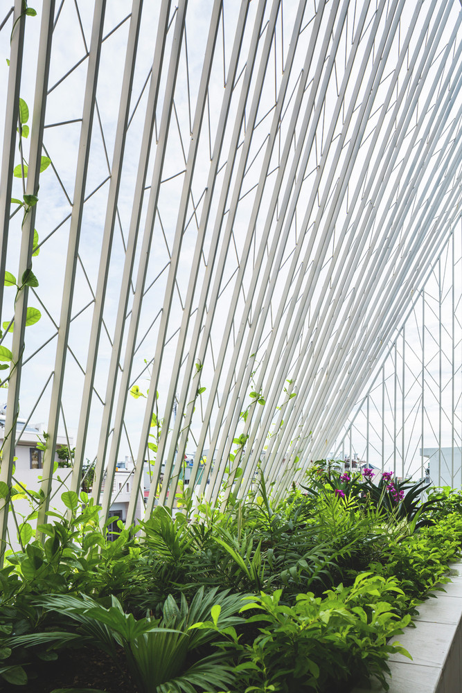 Nhờ đó, những tấm lưới thép cho phép diện tích căn phòng mở rộng ra hơn nữa, bao gồm cả khu vực ban công.