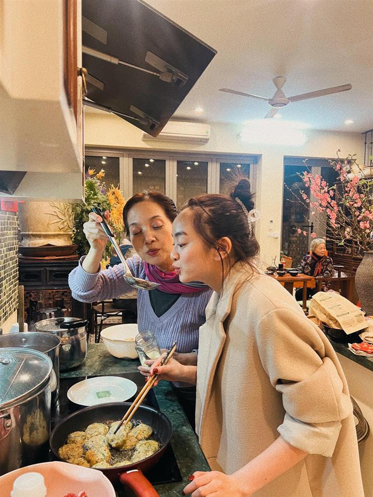 Phòng bếp cũng là không gian sinh hoạt chung của cả gia đình. Ảnh: Nhịp sống Việt